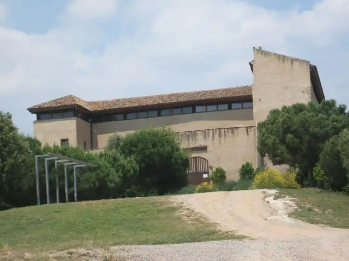 El castell de Rubí dalt del turó